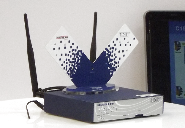 C1550 LTE Router mit dual Beam Pro Antenne